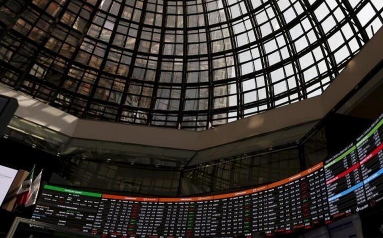 Bolsa mexicana abre a la baja ante rebrote de casos de coronavirus en el mundo