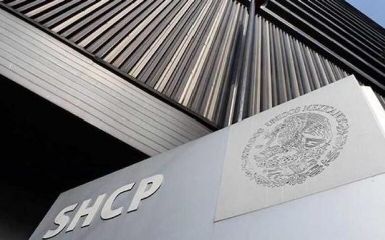 Histórico desplome de 18.9%; México no usará deuda: SHCP