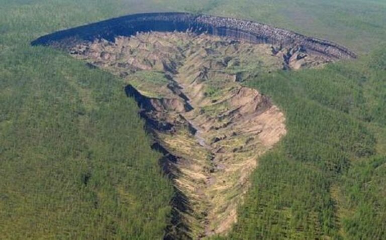 La Puerta al Infierno: revelan por qué no deja de crecer un enorme cráter en Rusia