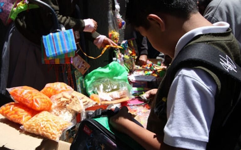 Prohibir venta de comida chatarra no resuelve la obesidad, dicen empresarios