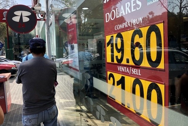 Peso se deprecia; se ofrece a 20.27 por dólar Peso se deprecia; se ofrece a 20.27 por dólar