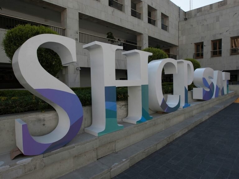 Anuncian paquete para rescatar a Pemex: menos impuestos y dinero fresco