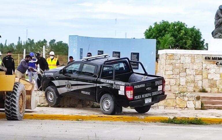 Patrulla sin control: sufren golpes dos policías en unidad a alta velocidad