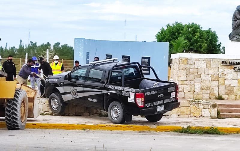 Patrulla sin control: sufren golpes dos policías en unidad a alta velocidad Patrulla sin control: sufren golpes dos policías en unidad a alta velocidad