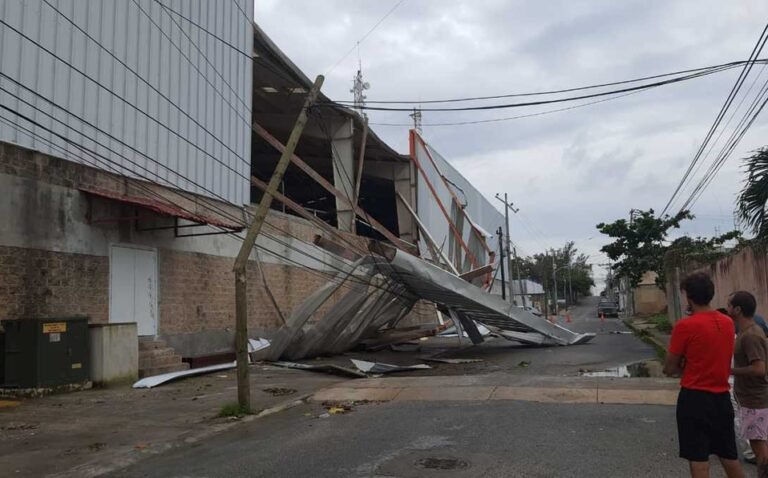 Huracán ‘Zeta’ continúa fortaleciéndose; prevén fuertes lluvias para Yucatán y Qroo