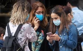 Coronavirus puede durar 28 días en billetes y pantallas de celulares: estudio