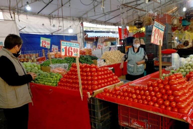 Se desploma 9 puntos la confianza del consumidor: Inegi