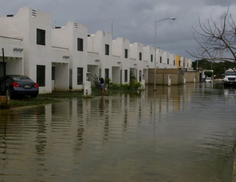 Continúa la ciudad bajo agua