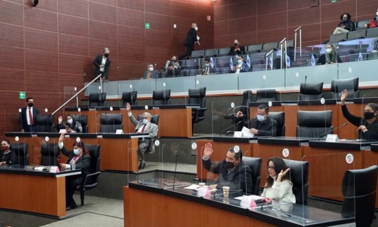 Senado elimina fuero presidencial; envían reforma a congresos locales