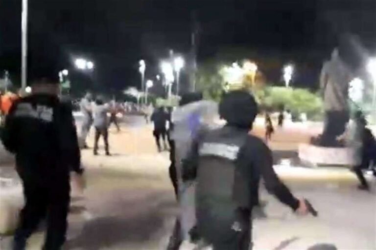 Dispersión con disparos de una protesta en Cancún