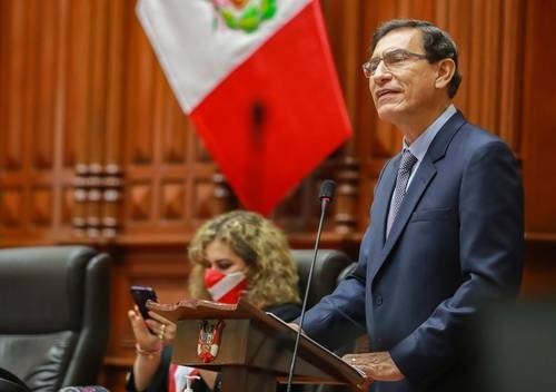 Destituyen en Perú al presidente Vizcarra