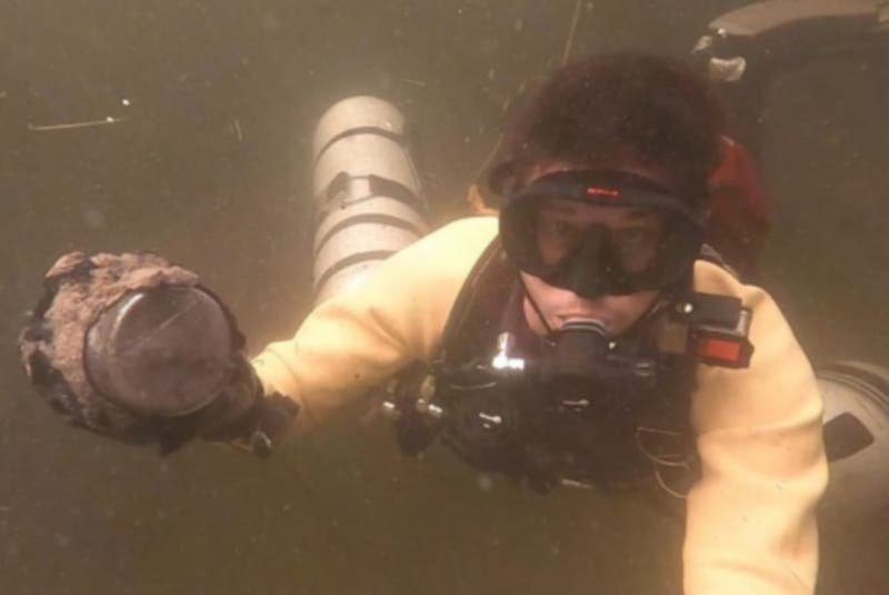 Medidores de luz en cenote Medidores de luz en cenote