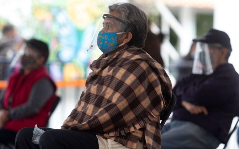 Vacunación de adultos mayores con dosis de CanSino iniciará en enero: AMLO