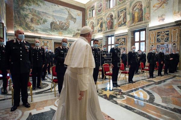 Dos ayudantes del papa Francisco dan positivo a covid-19 Dos ayudantes del papa Francisco dan positivo a covid-19