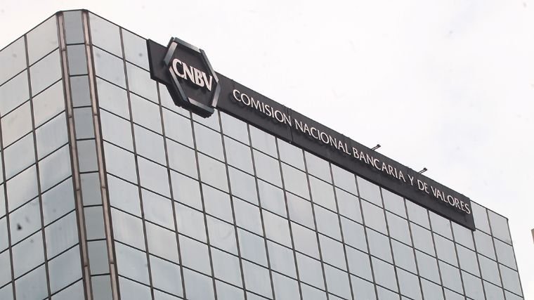 Ganancias de bancos cayeron 33.8%: CNBV