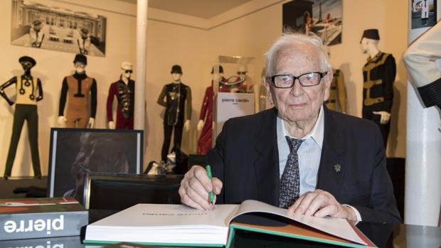 En Francia, murió el diseñador Pierre Cardin a los 98 años