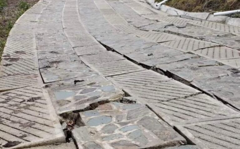 Camino construido por gobierno federal: Sólo aguanto entrega