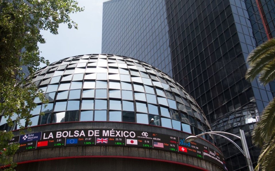 Bolsa mexicana abre a la baja ante avance de contagios de covid-19 Bolsa mexicana abre a la baja ante avance de contagios de covid-19