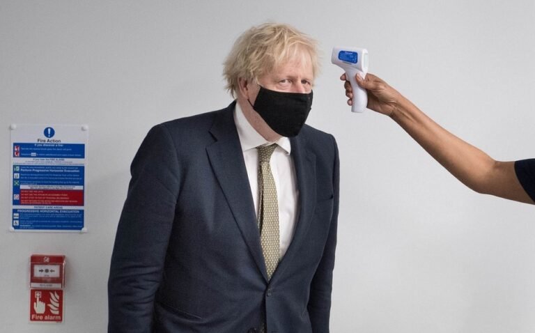 Boris Johnson impondrá medidas más estrictas en Inglaterra ante covid-19