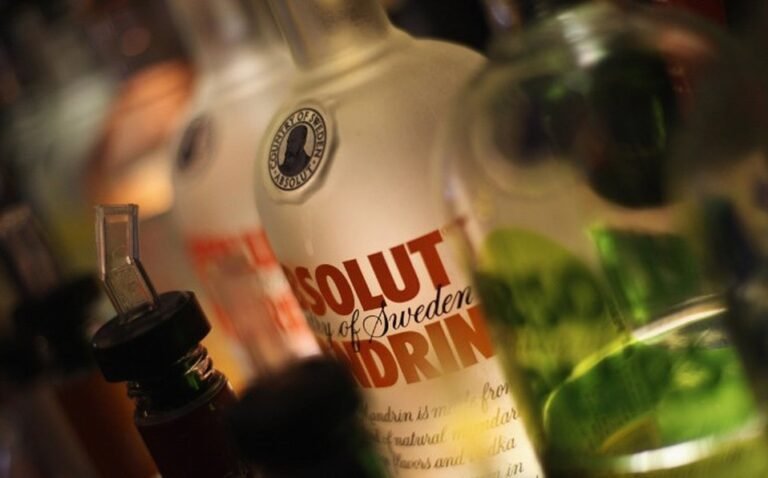 Caída de industria de bebidas alcohólicas continuará en 2021, prevé Euromonitor