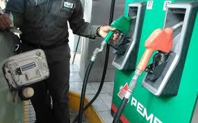 Precio de la gasolina; en CdMx se mantiene en mínimos de $17.09 pesos por litro