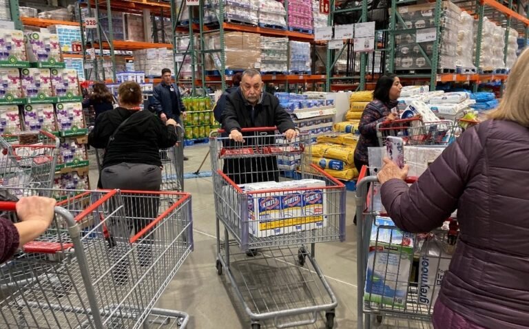 Consumo privado se desaceleró en octubre: Inegi