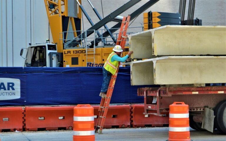 Covid-19 eliminó el equivalente a 255 millones de empleos en 2020