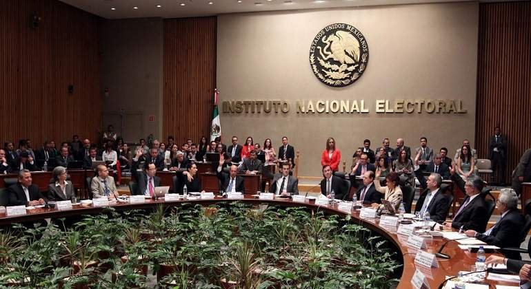 Renuncia funcionario del INE vinculado a proceso por uso indebido de funciones Renuncia funcionario del INE vinculado a proceso por uso indebido de funciones