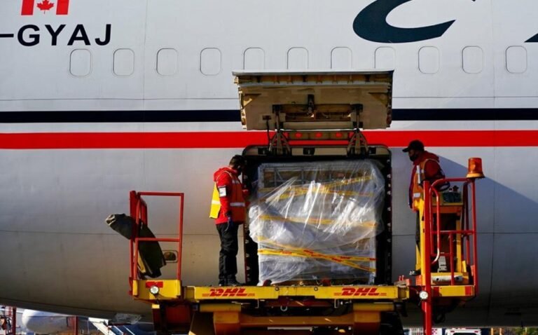 Lote de vacunas anticovid de Pfizer llega a México; se enviarán a CdMx y Coahuila