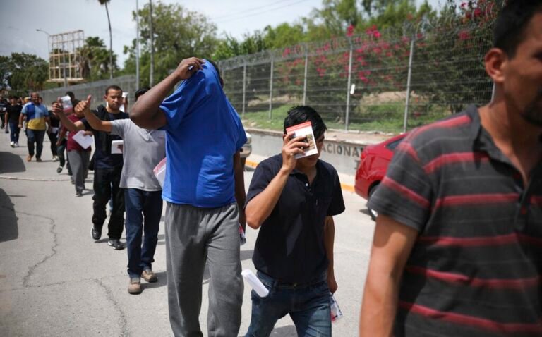 Texas presenta demanda contra decreto de Biden que frena deportaciones por 100 días