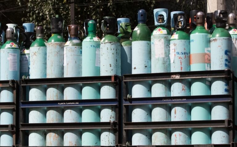 Recuperan 25 tanques de oxígeno tras reporte de robo en Michoacán