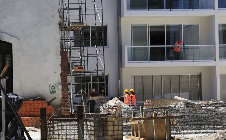 Actividad industrial se desacelera; crece 1.1% en noviembre: Inegi