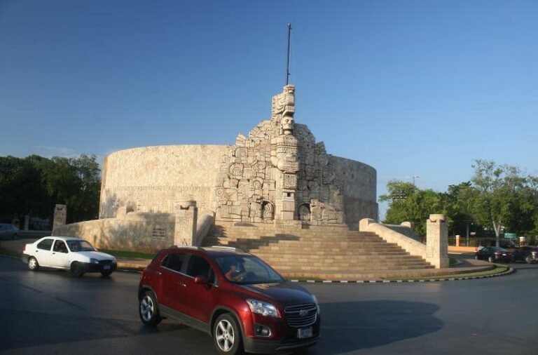 Democracia con claroscuros: Yucatán, un líder con muchos pendientes