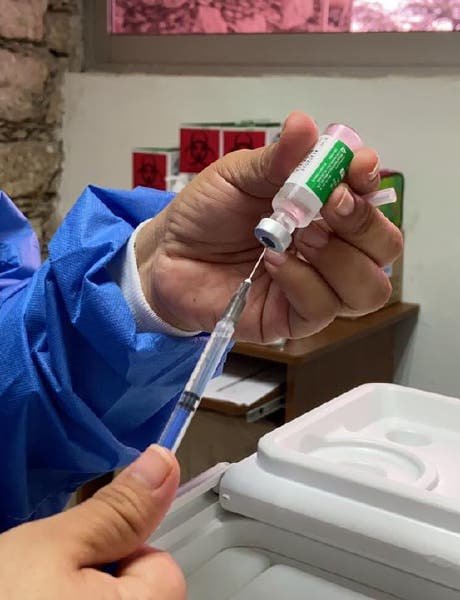 Funcionaria justifica a quienes viajaron a una comunidad de Zacatecas para vacunarse Funcionaria justifica a quienes viajaron a una comunidad de Zacatecas para vacunarse