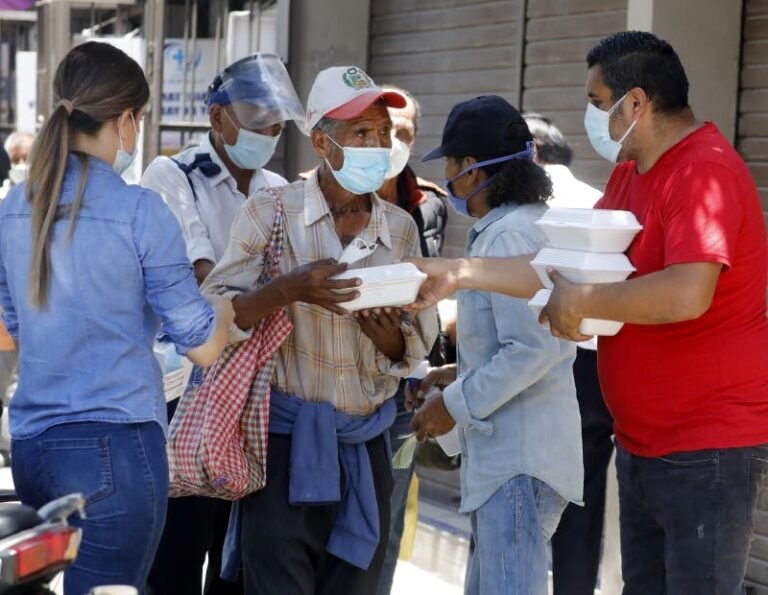 Reducción de casos de Covid no se debe a las vacunas: OMS