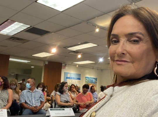 DIPUTADA DE MORENA PIDE EVIDENCIAS SOBRE DESABASTO DE MEDICINAS Y LA TUNDEN EN REDES SOCIALES DIPUTADA DE MORENA PIDE EVIDENCIAS SOBRE DESABASTO DE MEDICINAS Y LA TUNDEN EN REDES SOCIALES