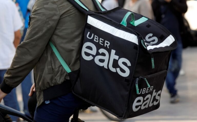 En Italia, fiscalía de Milán exige regular a 60 mil repartidores de comida