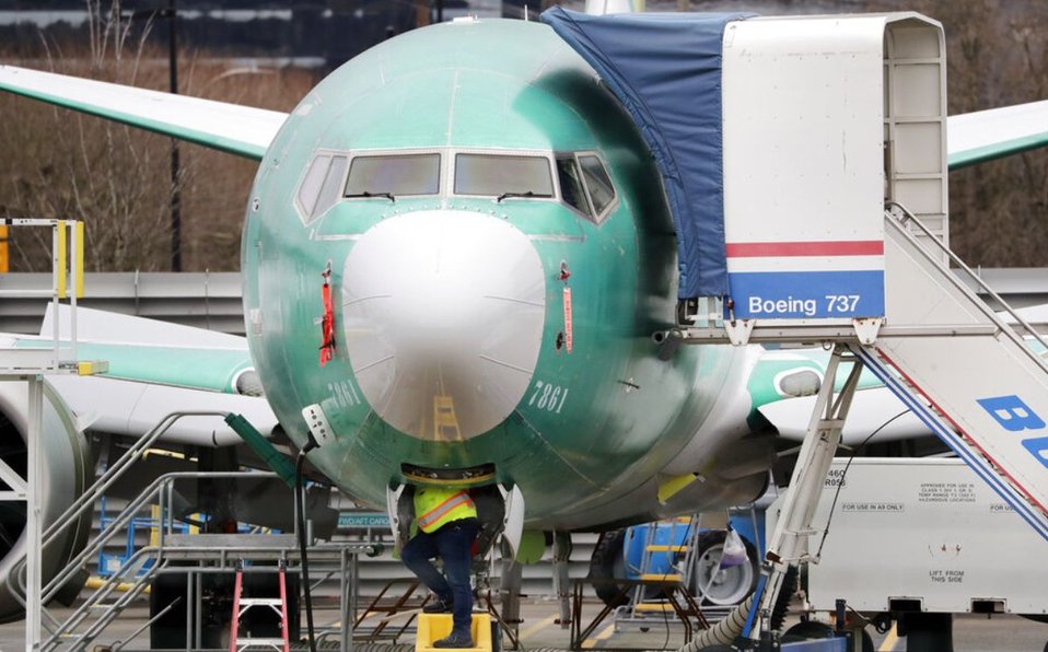 Inmovilizan aviones Boeing 777 tras incidente en Colorado Inmovilizan aviones Boeing 777 tras incidente en Colorado