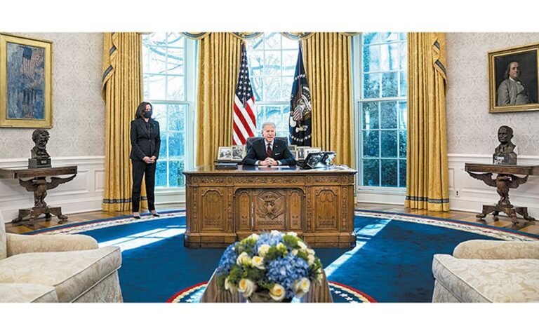 Biden relanza el ‘Obamacare’ y propina nuevo revés a Trump