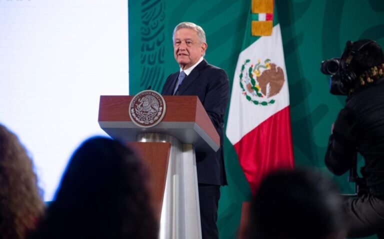 No se dejen engañar: AMLO a migrantes; política de EU no ha cambiado