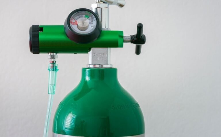 Profeco baja mil 200 perfiles de Facebook por fraudes sobre tanques oxígeno medicinal