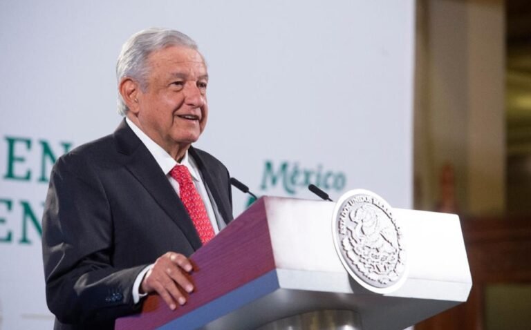 AMLO acusa que conservadores «se disfrazan de feministas» para lanzarse contra su gobierno