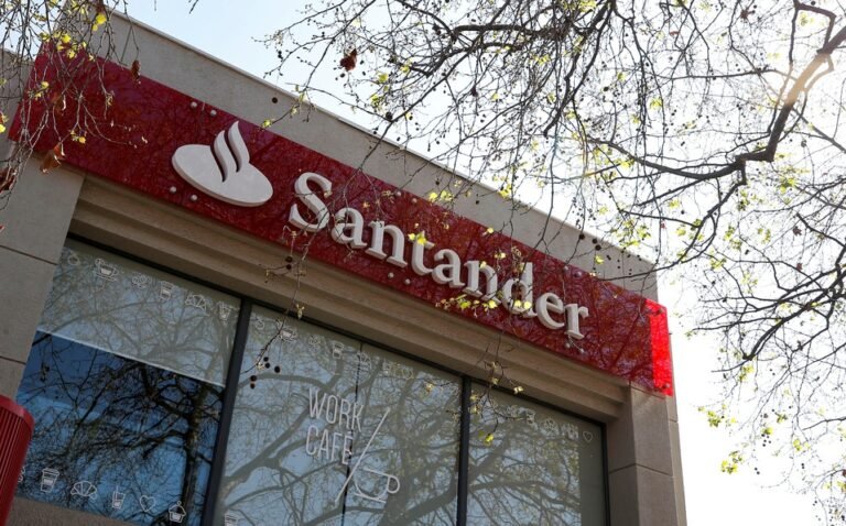 Santander va por el total de sus acciones en México; lanza oferta por 8.3% que no controla