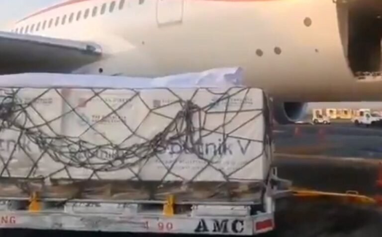 Llega a México nuevo lote con 500 mil dosis de vacuna anticovid Sputnik V