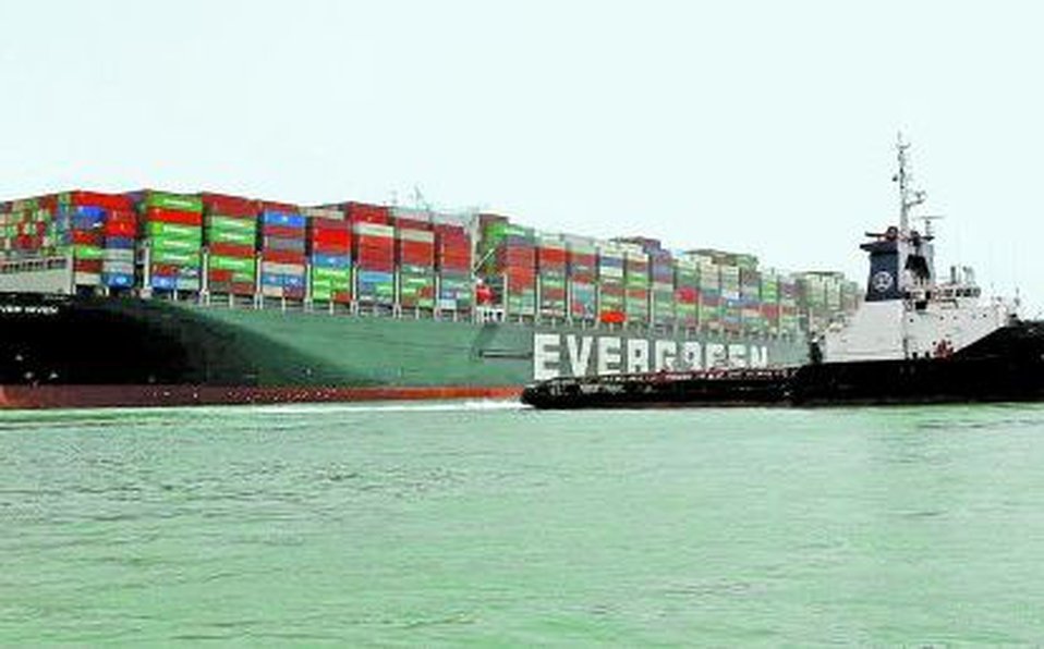 Estiman semanas de obras para liberar canal de Suez Estiman semanas de obras para liberar canal de Suez