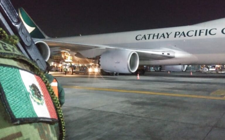 Llega a México un millón más de vacunas anticovid de Sinovac