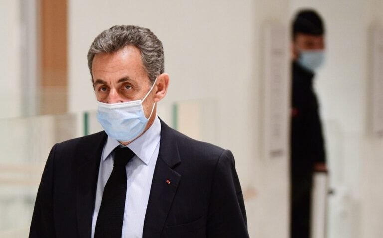 Condenan a 3 años de cárcel a Nicolas Sarkozy, ex presidente de Francia