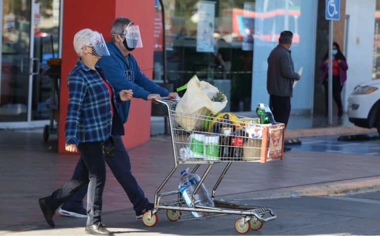 Tras caída en diciembre, consumo privado crece 1% en enero: Inegi