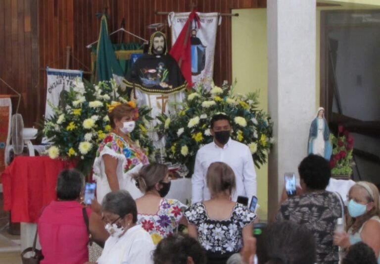Critican a políticos en iglesia