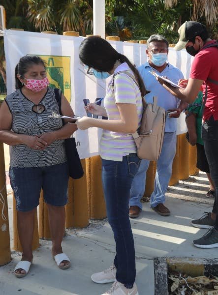 Reciben la primera dosis de la vacuna Reciben la primera dosis de la vacuna